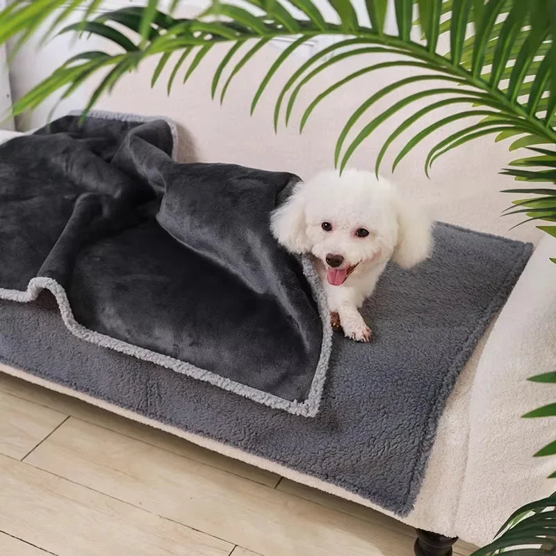 Soft, comfortable and warm pet sleeping blanket flannel thickened waterproof cat and dog warmth blanket